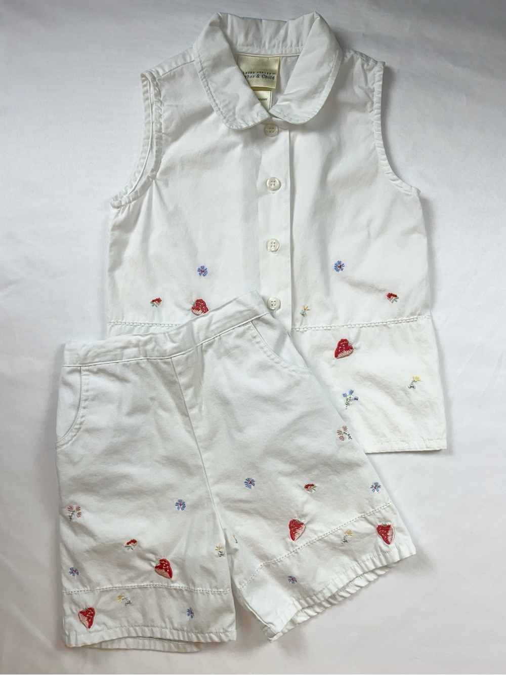 Laura Ashley 90s Strawberry Embroidered Vintage 2 Piece Shorts Set 4-5 6-7